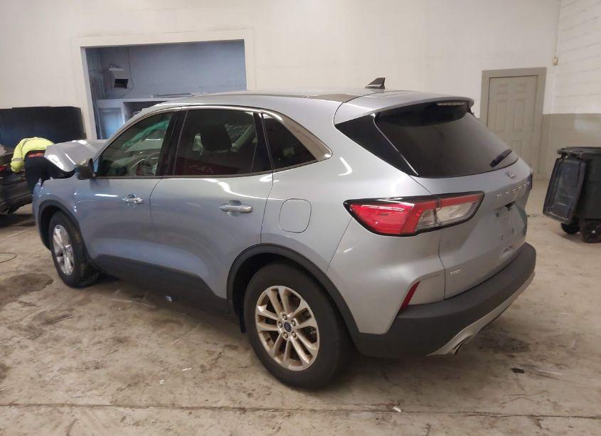 Photo 3 of 2022 Ford Escape SE (VIN 1FMCU0G69NUB49501)