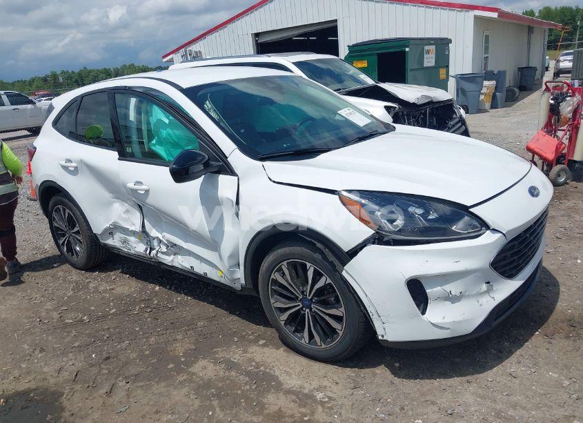 2022 Ford Escape SE (VIN 1FMCU0G69NUB93014) main photo