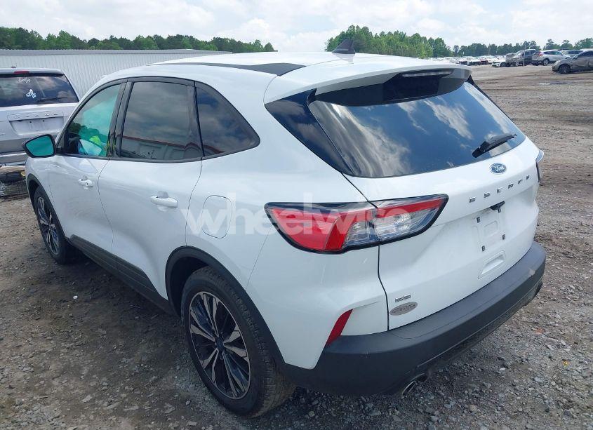 Photo 3 of 2022 Ford Escape SE (VIN 1FMCU0G69NUB93014)