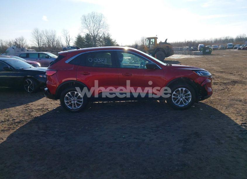 Photo 13 of 2022 Ford Escape SE (VIN 1FMCU0G69NUC00351)