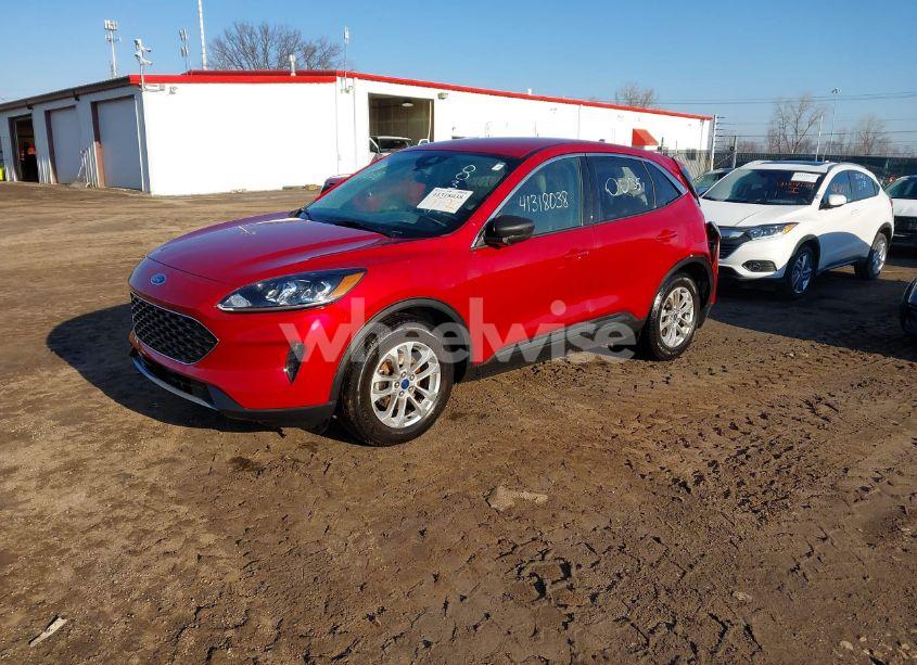 Photo 2 of 2022 Ford Escape SE (VIN 1FMCU0G69NUC00351)