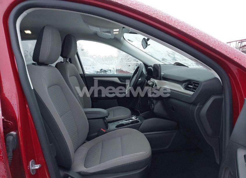 Photo 5 of 2022 Ford Escape SE (VIN 1FMCU0G69NUC00351)