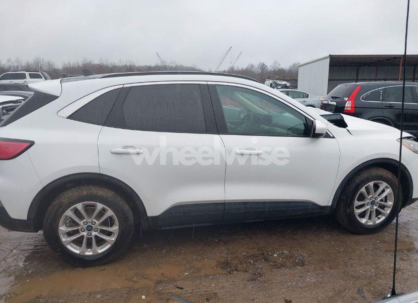 Photo 13 of 2020 Ford Escape SE (VIN 1FMCU0G6XLUA67838)