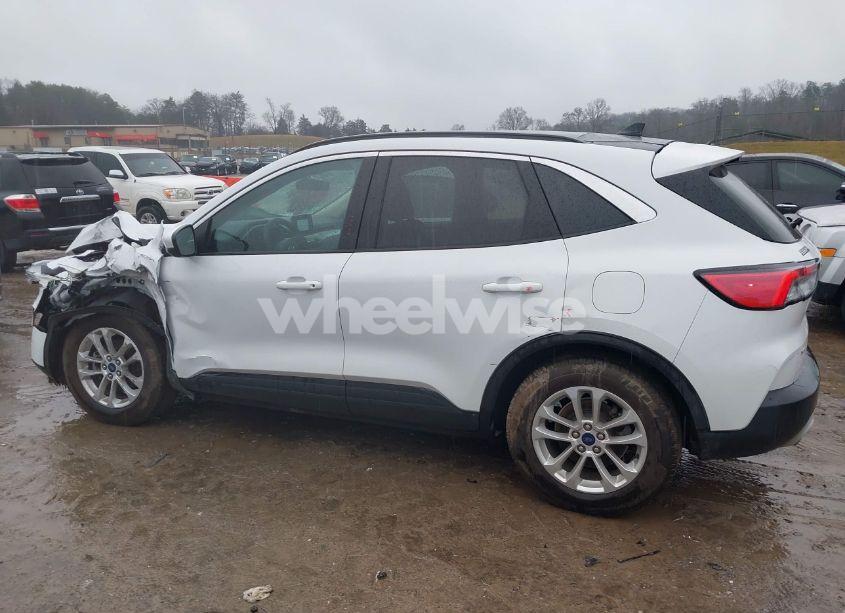 Photo 14 of 2020 Ford Escape SE (VIN 1FMCU0G6XLUA67838)