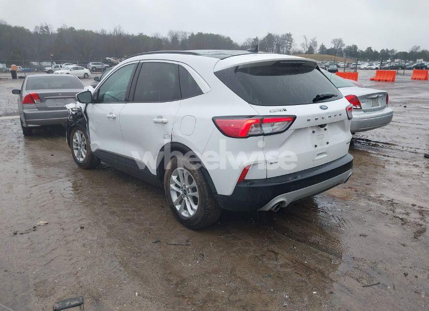 Photo 3 of 2020 Ford Escape SE (VIN 1FMCU0G6XLUA67838)