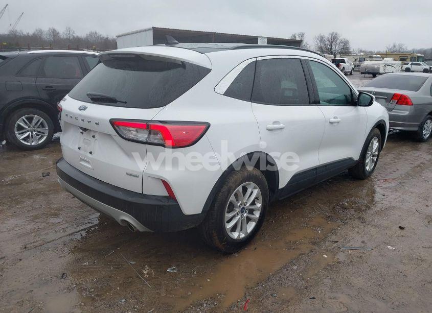 Photo 4 of 2020 Ford Escape SE (VIN 1FMCU0G6XLUA67838)