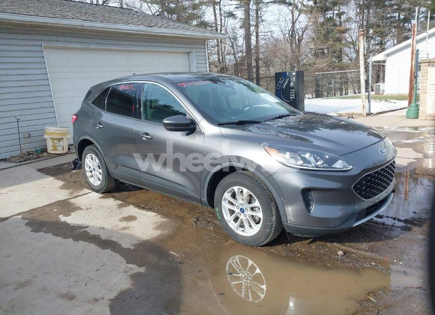 2020 Ford Escape SE (VIN 1FMCU0G6XLUA97633) main photo