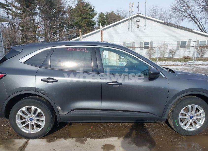 Photo 14 of 2020 Ford Escape SE (VIN 1FMCU0G6XLUA97633)