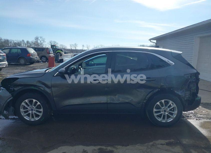 Photo 15 of 2020 Ford Escape SE (VIN 1FMCU0G6XLUA97633)