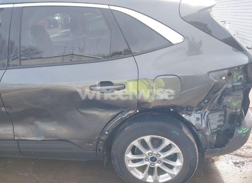 Photo 18 of 2020 Ford Escape SE (VIN 1FMCU0G6XLUA97633)