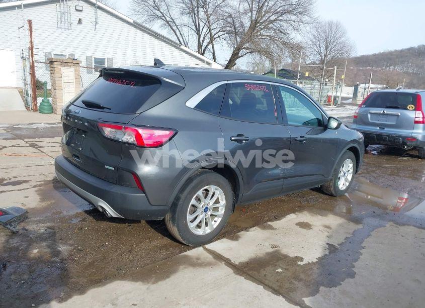 Photo 4 of 2020 Ford Escape SE (VIN 1FMCU0G6XLUA97633)