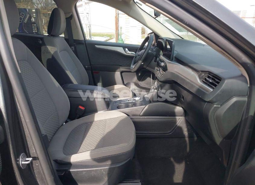 Photo 5 of 2020 Ford Escape SE (VIN 1FMCU0G6XLUA97633)