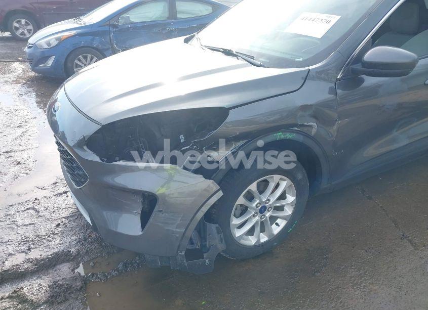 Photo 6 of 2020 Ford Escape SE (VIN 1FMCU0G6XLUA97633)