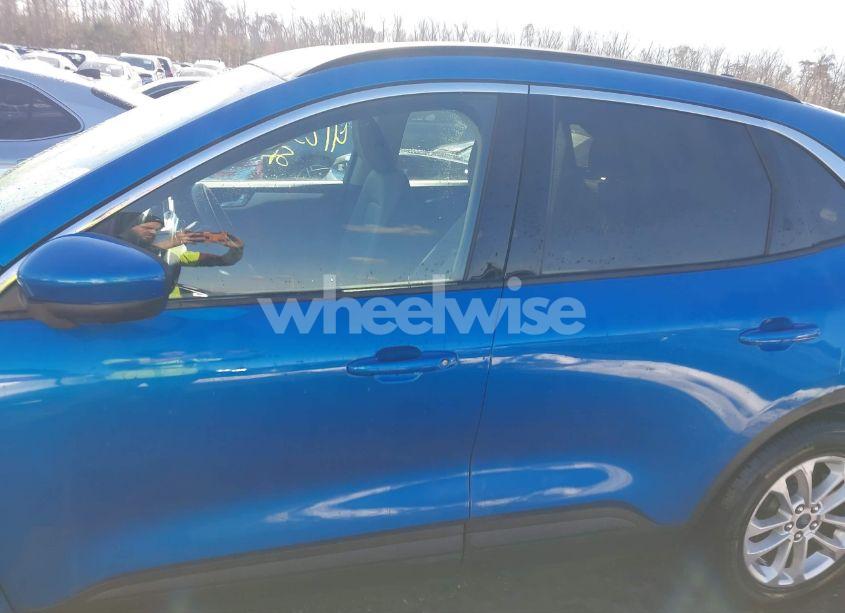 Photo 14 of 2020 Ford Escape SE (VIN 1FMCU0G6XLUB21526)