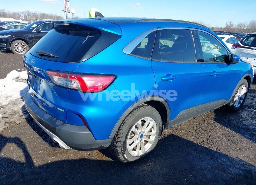 Photo 4 of 2020 Ford Escape SE (VIN 1FMCU0G6XLUB21526)