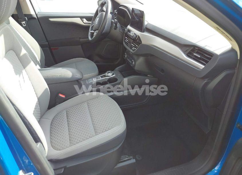 Photo 5 of 2020 Ford Escape SE (VIN 1FMCU0G6XLUB21526)