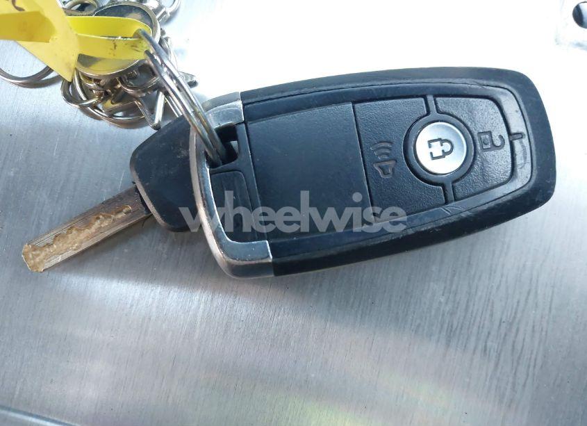 Photo 11 of 2020 Ford Escape SE (VIN 1FMCU0G6XLUB30422)