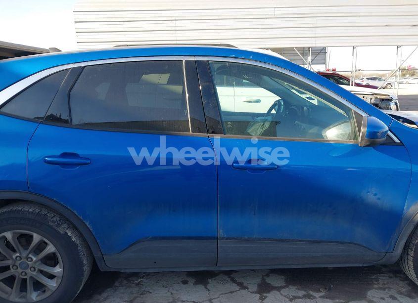 Photo 13 of 2020 Ford Escape SE (VIN 1FMCU0G6XLUB30422)