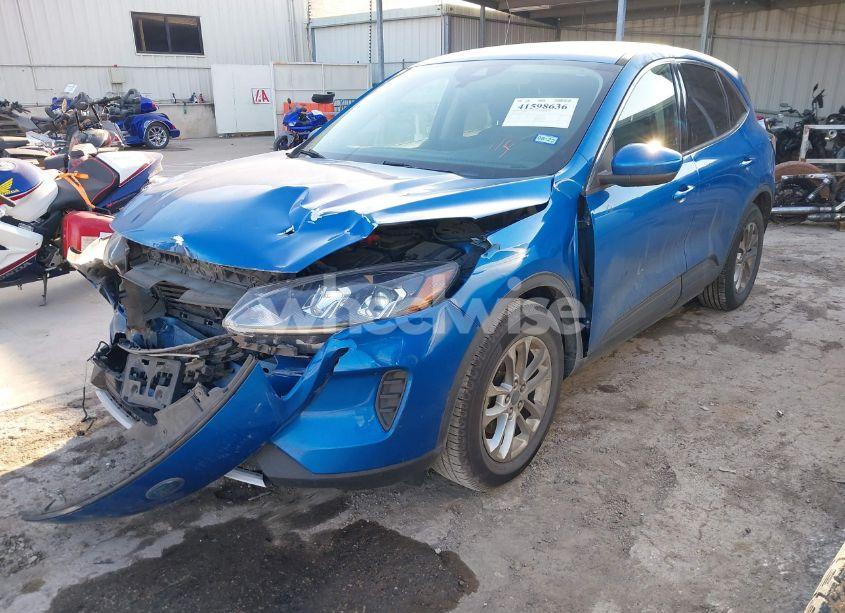 Photo 2 of 2020 Ford Escape SE (VIN 1FMCU0G6XLUB30422)