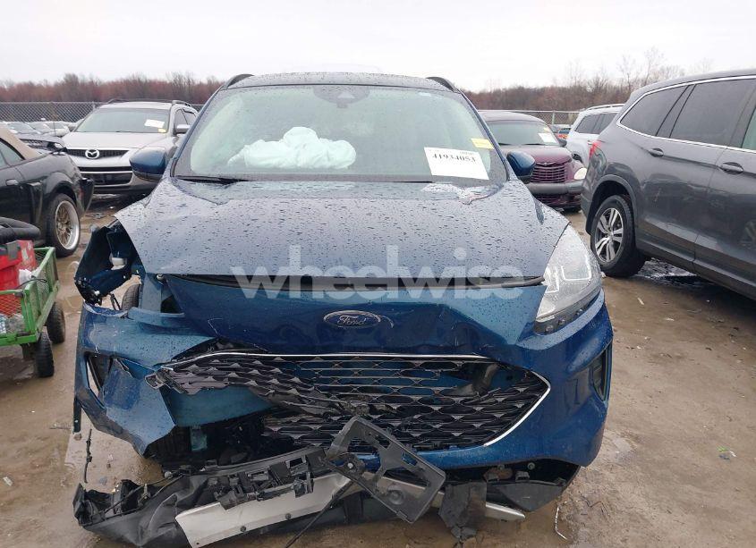 Photo 13 of 2020 Ford Escape SE (VIN 1FMCU0G6XLUB32252)