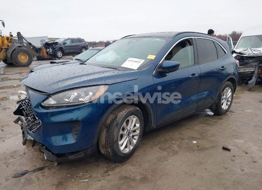 Photo 2 of 2020 Ford Escape SE (VIN 1FMCU0G6XLUB32252)