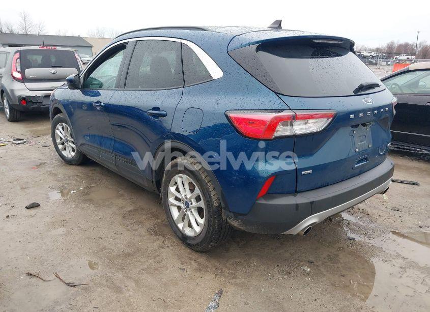 Photo 3 of 2020 Ford Escape SE (VIN 1FMCU0G6XLUB32252)