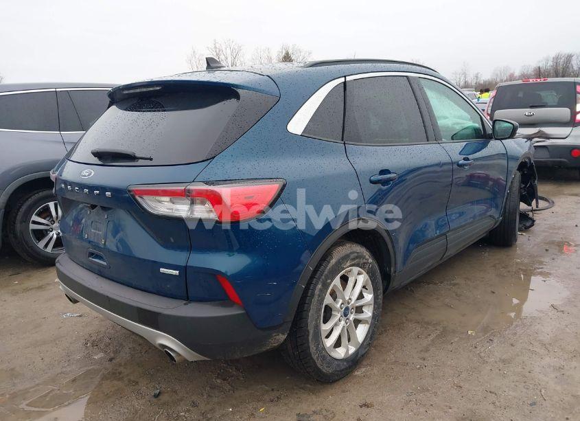 Photo 4 of 2020 Ford Escape SE (VIN 1FMCU0G6XLUB32252)