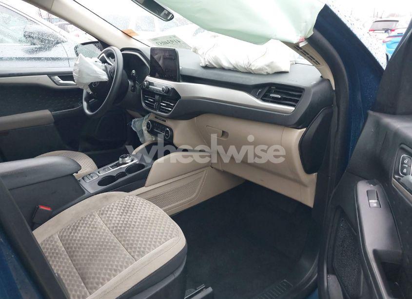 Photo 5 of 2020 Ford Escape SE (VIN 1FMCU0G6XLUB32252)