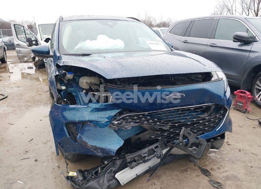 Photo 6 of 2020 Ford Escape SE (VIN 1FMCU0G6XLUB32252)