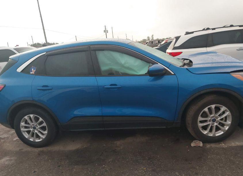 Photo 13 of 2020 Ford Escape SE (VIN 1FMCU0G6XLUB65820)