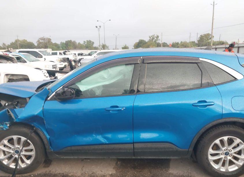 Photo 14 of 2020 Ford Escape SE (VIN 1FMCU0G6XLUB65820)