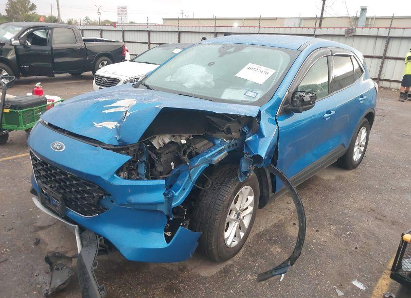 Photo 2 of 2020 Ford Escape SE (VIN 1FMCU0G6XLUB65820)