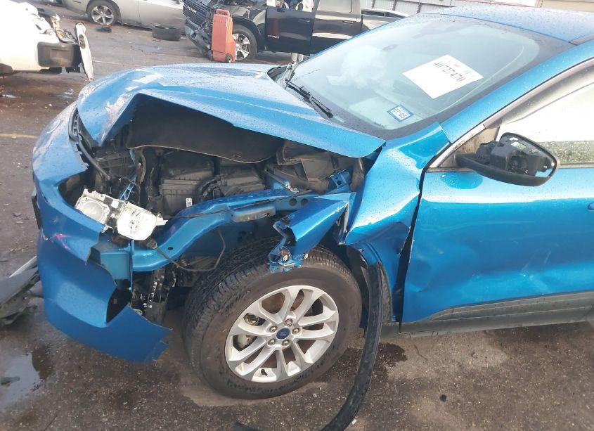 Photo 6 of 2020 Ford Escape SE (VIN 1FMCU0G6XLUB65820)