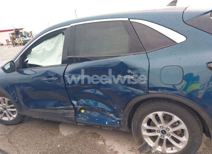 Photo 15 of 2020 Ford Escape SE (VIN 1FMCU0G6XLUC02509)