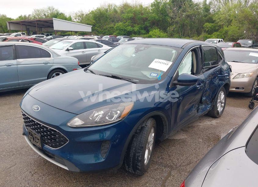 Photo 2 of 2020 Ford Escape SE (VIN 1FMCU0G6XLUC02509)