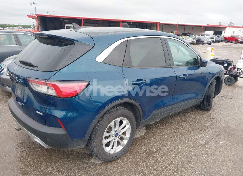Photo 4 of 2020 Ford Escape SE (VIN 1FMCU0G6XLUC02509)