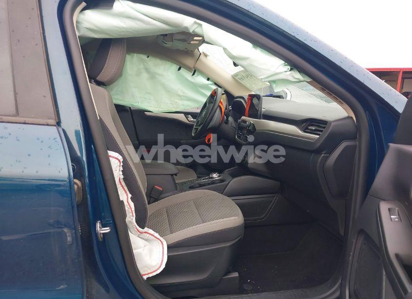 Photo 5 of 2020 Ford Escape SE (VIN 1FMCU0G6XLUC02509)