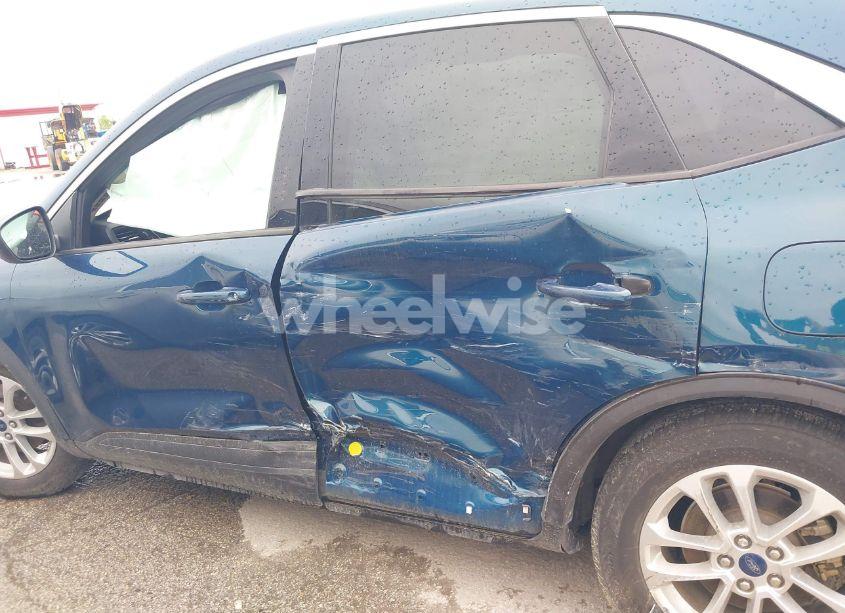 Photo 6 of 2020 Ford Escape SE (VIN 1FMCU0G6XLUC02509)