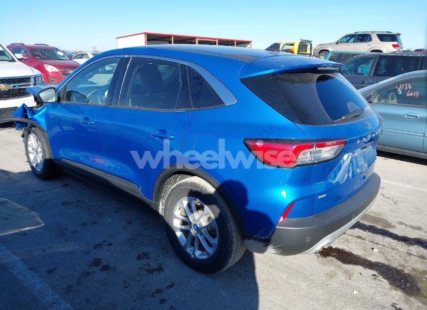 Photo 3 of 2020 Ford Escape SE (VIN 1FMCU0G6XLUC39351)