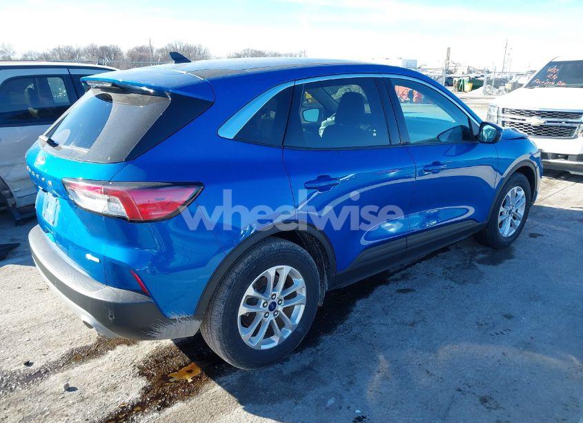 Photo 4 of 2020 Ford Escape SE (VIN 1FMCU0G6XLUC39351)