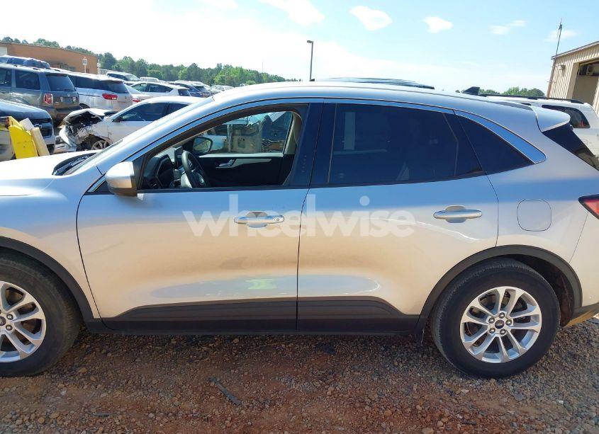 Photo 14 of 2020 Ford Escape SE (VIN 1FMCU0G6XLUC54979)