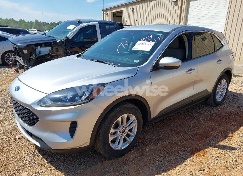 Photo 2 of 2020 Ford Escape SE (VIN 1FMCU0G6XLUC54979)