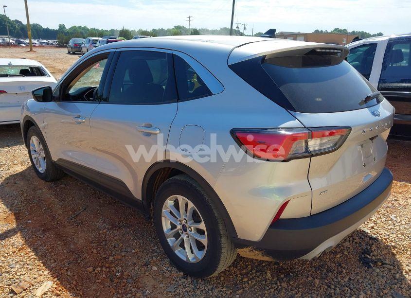 Photo 3 of 2020 Ford Escape SE (VIN 1FMCU0G6XLUC54979)