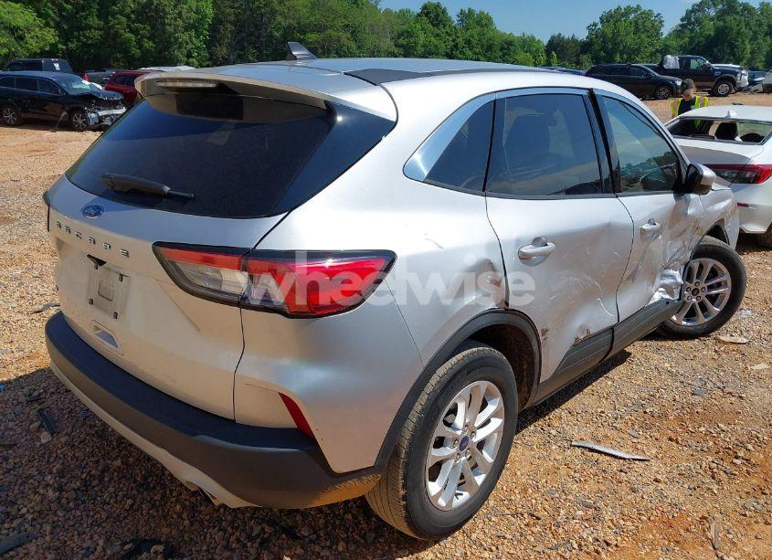 Photo 4 of 2020 Ford Escape SE (VIN 1FMCU0G6XLUC54979)