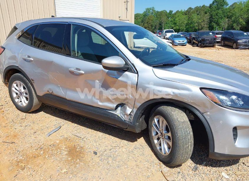 Photo 6 of 2020 Ford Escape SE (VIN 1FMCU0G6XLUC54979)