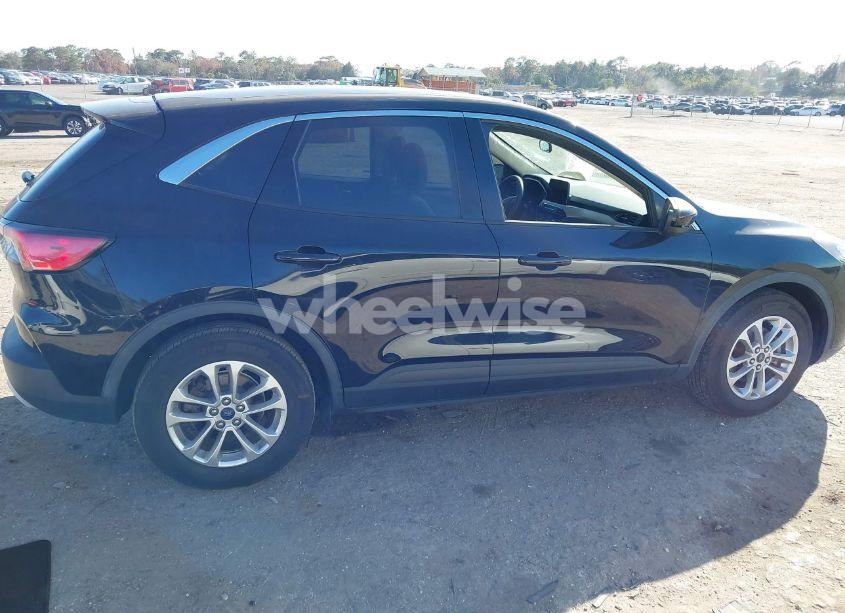 Photo 13 of 2020 Ford Escape SE (VIN 1FMCU0G6XLUC76755)