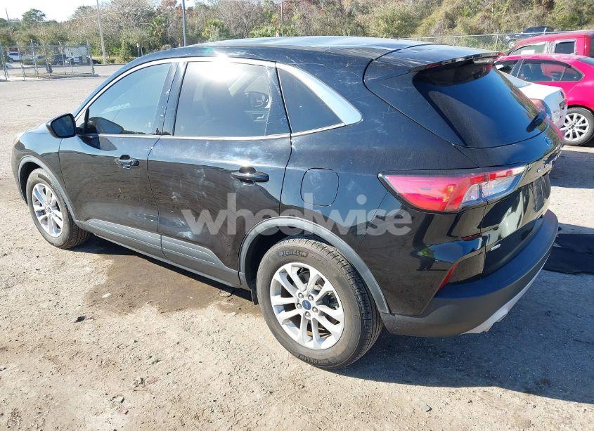 Photo 3 of 2020 Ford Escape SE (VIN 1FMCU0G6XLUC76755)