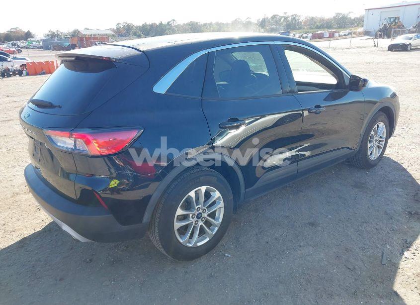 Photo 4 of 2020 Ford Escape SE (VIN 1FMCU0G6XLUC76755)