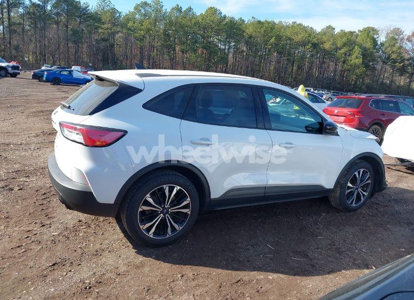 Photo 13 of 2021 Ford Escape SE (VIN 1FMCU0G6XMUA19550)