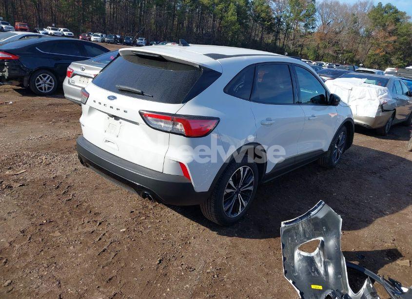Photo 4 of 2021 Ford Escape SE (VIN 1FMCU0G6XMUA19550)